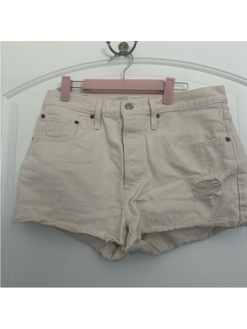 Levi’s 501 High-Rise Cream Distressed Jean Shorts size 31 100% cotton chic 90s